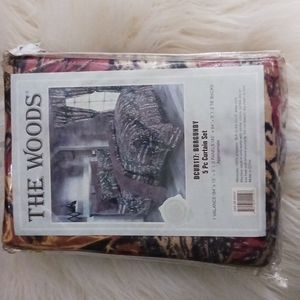 Burgundy 5 piece Curtain Set.